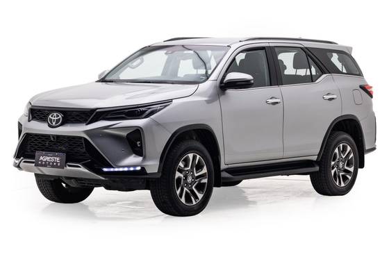 TOYOTA HILUX SW4 2.8 D-4D TURBO DIESEL SRX PLATINUM 7L 4X4 AUTOMÁTICO